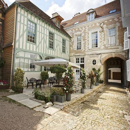 Hotel Saint Georges Троа Екстериор снимка The courtyard of the Hôtel de Launay
